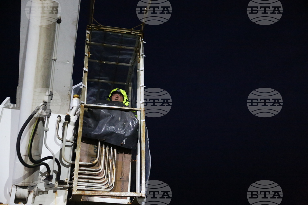 Полустров Байес - Военен научноизследователски кораб „Св. Св. Кирил и Методий“ - НИК 421