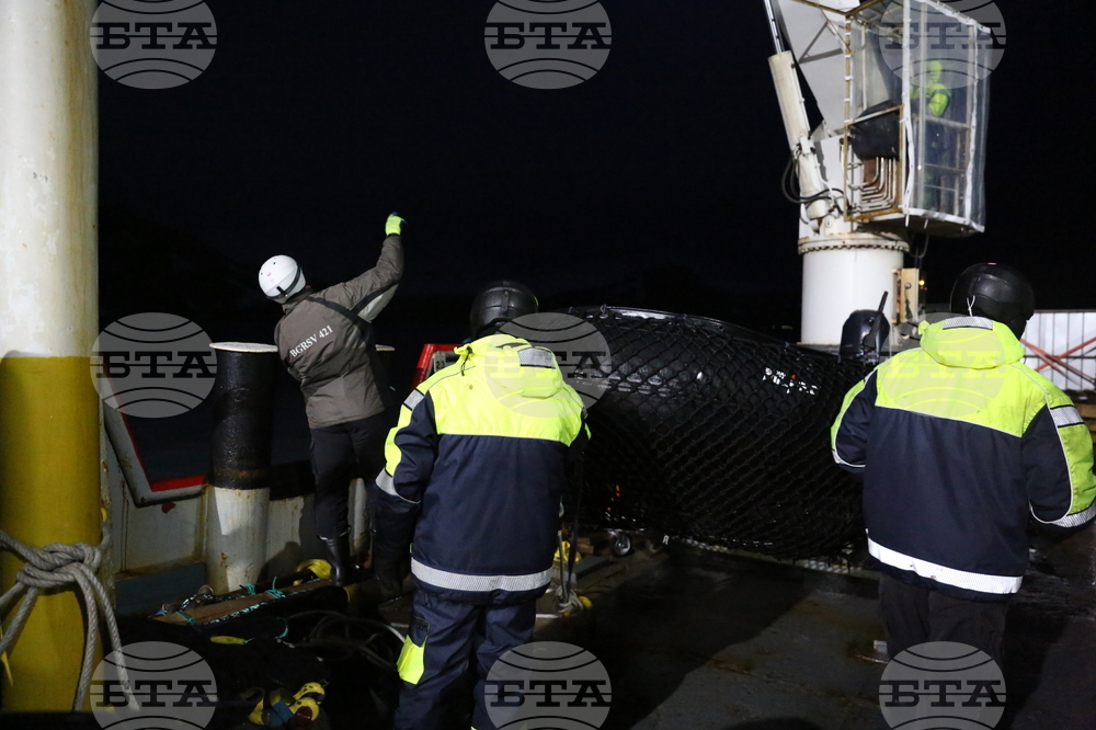 Полустров Байес - Военен научноизследователски кораб „Св. Св. Кирил и Методий“ - НИК 421