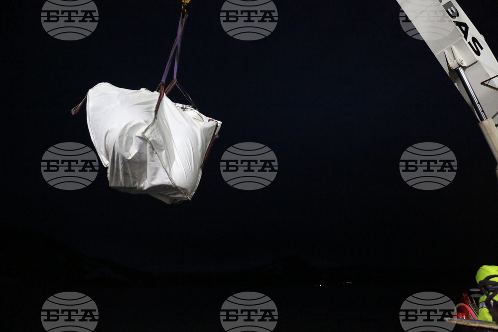 Полустров Байес - Военен научноизследователски кораб „Св. Св. Кирил и Методий“ - НИК 421