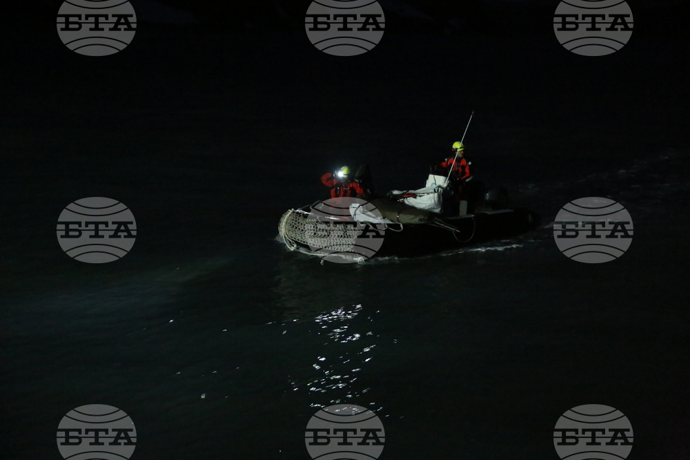 Полустров Байес - Военен научноизследователски кораб „Св. Св. Кирил и Методий“ - НИК 421