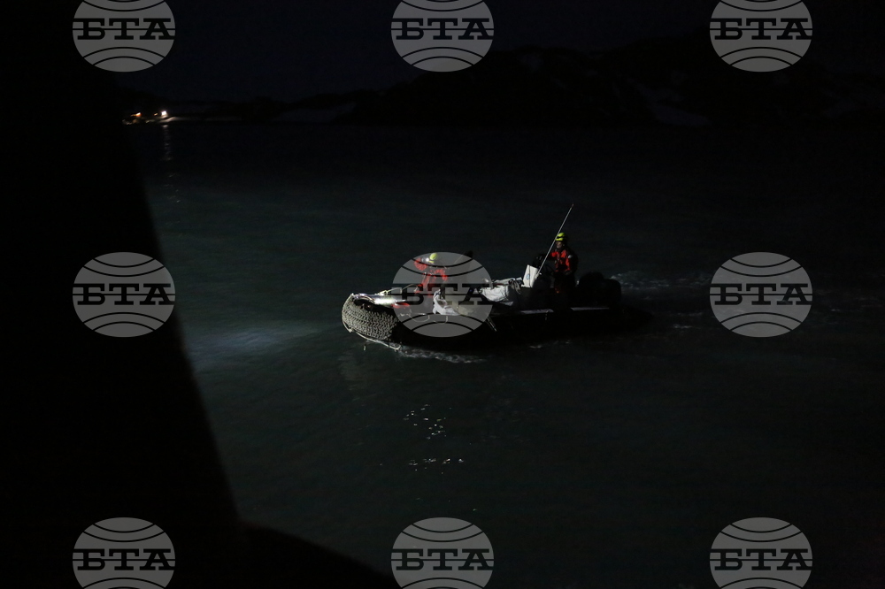 Полустров Байес - Военен научноизследователски кораб „Св. Св. Кирил и Методий“ - НИК 421