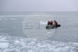 Полустров Байес - Военен научноизследователски кораб „Св. Св. Кирил и Методий“ - НИК 421