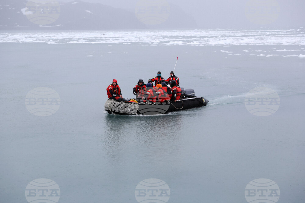 Полустров Байес - Военен научноизследователски кораб „Св. Св. Кирил и Методий“ - НИК 421