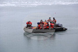 Полустров Байес - Военен научноизследователски кораб „Св. Св. Кирил и Методий“ - НИК 421