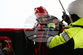 Полустров Байес - Военен научноизследователски кораб „Св. Св. Кирил и Методий“ - НИК 421