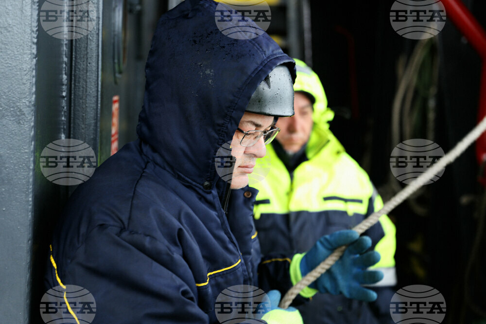 Полустров Байес - Военен научноизследователски кораб „Св. Св. Кирил и Методий“ - НИК 421