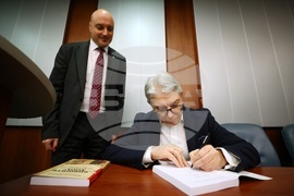 Книга - „Бившите хора“ на концлагерна България“