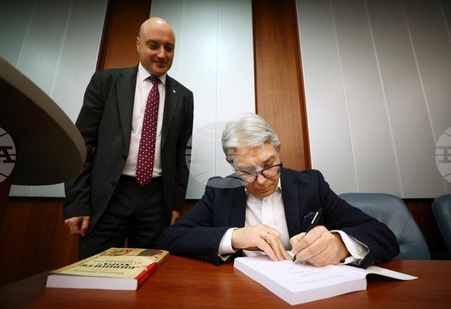 Книга - „Бившите хора“ на концлагерна България“