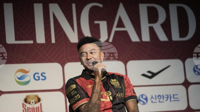 Бившият нападател на Манчестър Юнайтед Джеси Лингард ще продължи кариерата си в скромния бразилски клуб Ремо