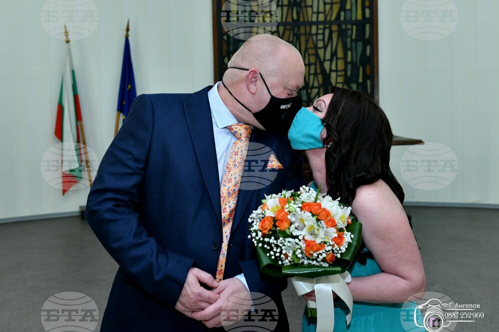 Пет двойки ще сключат брак на днешната дата 22.02.2022 г. в Сливен
