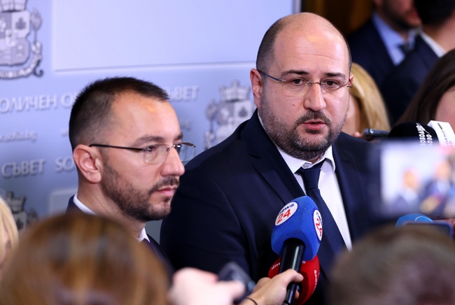 Общинските съветници от ГЕРБ-СДС в СОС ще поискат отстраняване на областния управител по време на ротацията, заяви Антон Хекимян