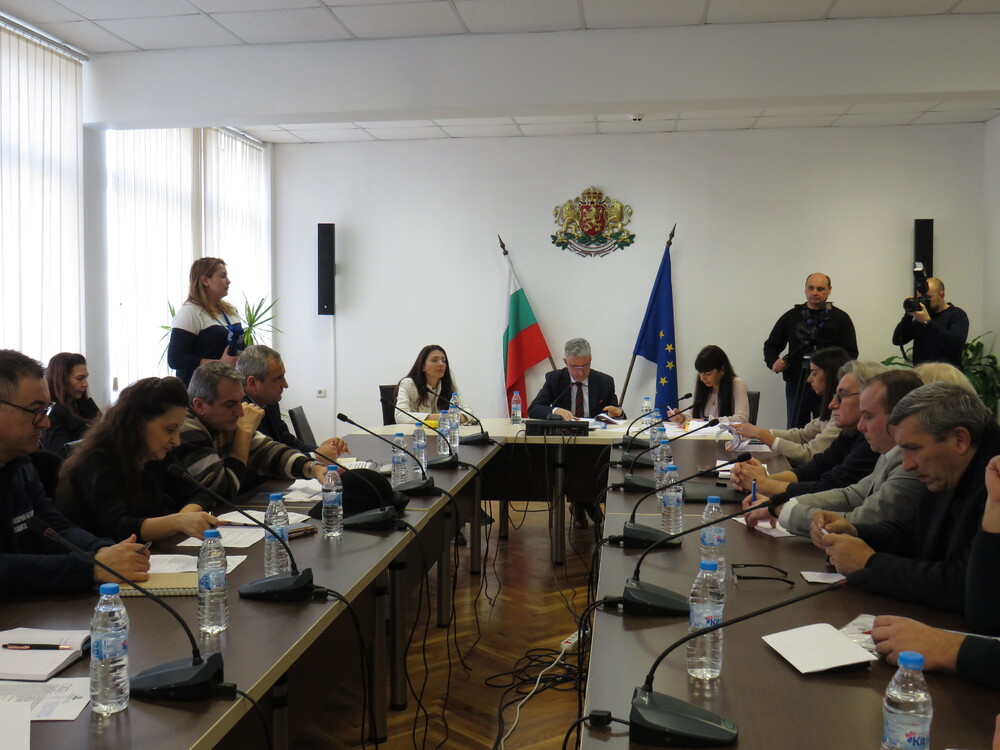 Областна администрация Шумен: Областният управител прекрати заседанието на Областната комисия по безопасност на движението по пътищата поради неучастие на представители на три общини 