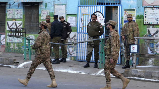 Пакистански и афганистански сили отново си размениха огън по границата