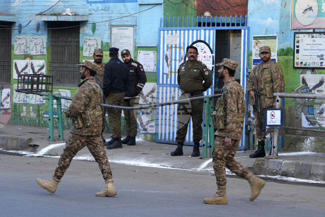 Пакистански и афганистански сили отново си размениха огън по границата