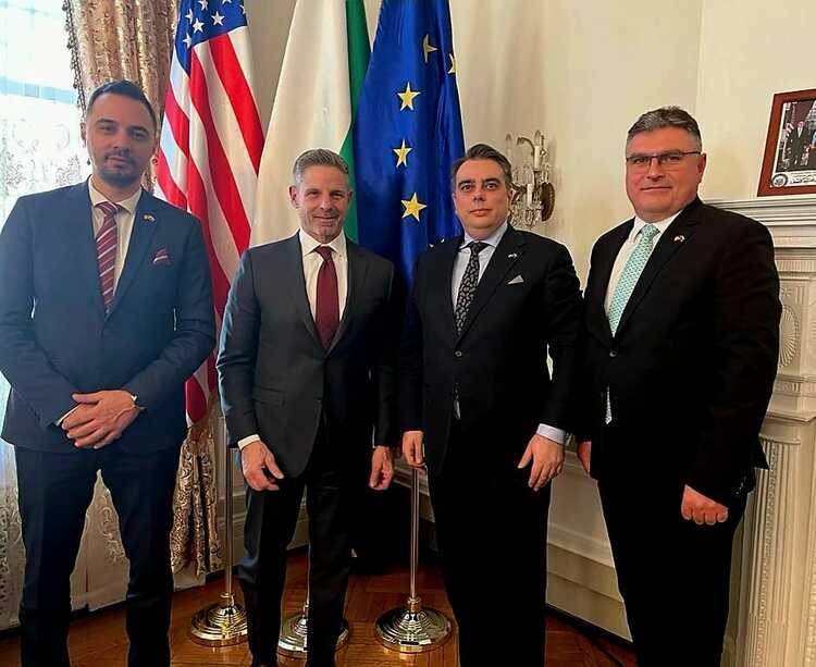 Българските министри обсъждат индустриалните зони по време на посещение в САЩ