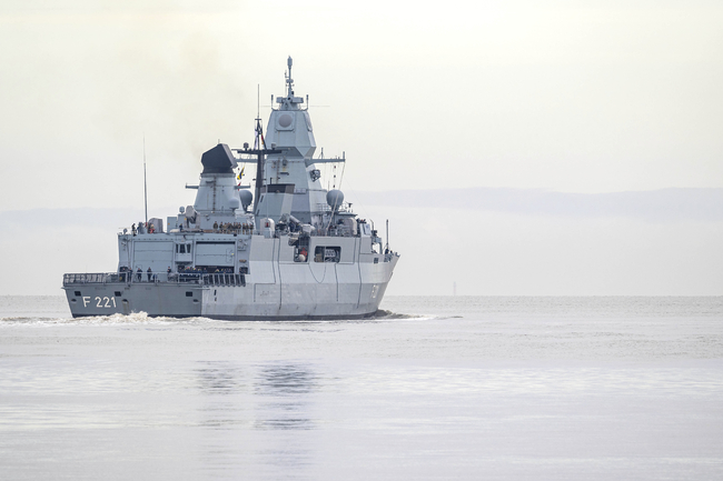 Кораб е бил атакуван с ракета в Червено море, съобщи Британската организация за търговско мореплаване