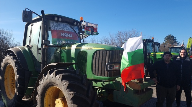 Земеделски производители за трети ден блокираха важни пътища в Плевенска област в знак на протест
