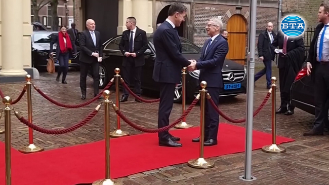 Министър-председателят Николай Денков пристигна в Нидерландия