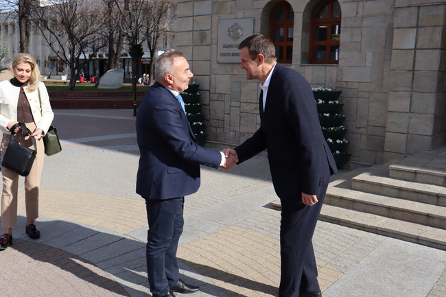 Община Хасково: Министърът на културата Кръстьо Кръстев и кметът на Община Хасково Станислав Дечев проведоха работна среща