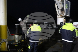 Bulgarian Naval Research Vessel Helps Spanish Antarctic Explorers Open Field Camp on Byers Peninsula