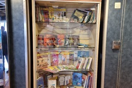 Турция - Кораб е превърнат в училище за близо 500 гимназисти в град Искендерун, окръг Хатай, Южна Турция