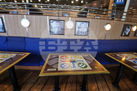 Турция - Кораб е превърнат в училище за близо 500 гимназисти в град Искендерун, окръг Хатай, Южна Турция