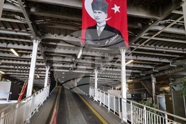 Турция - Кораб е превърнат в училище за близо 500 гимназисти в град Искендерун, окръг Хатай, Южна Турция