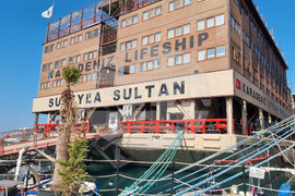 Турция - Кораб е превърнат в училище за близо 500 гимназисти в град Искендерун, окръг Хатай, Южна Турция