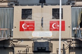 Турция - Кораб е превърнат в училище за близо 500 гимназисти в град Искендерун, окръг Хатай, Южна Турция