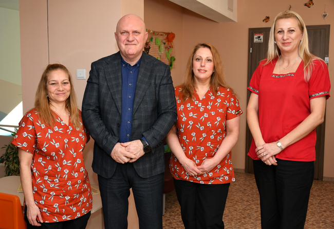 Министър Цоков в столична ясла: Разработваме стандарт за образование и грижи за децата до три години