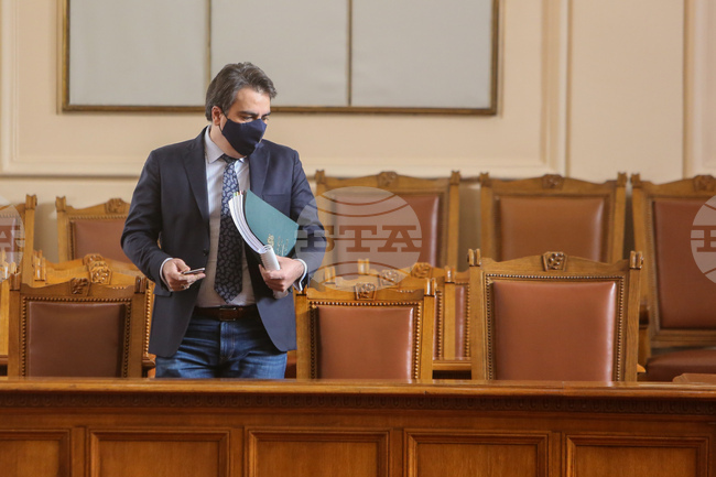 Настоящият и бившият министър на финансите влязоха в спор за философията на бюджета за 2022 г.


