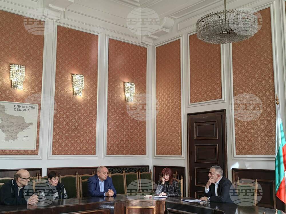 Община Сливен: Инфраструктурни въпроси, социални казуси и предложения от граждани в приемния ден на кмета Стефан Радев