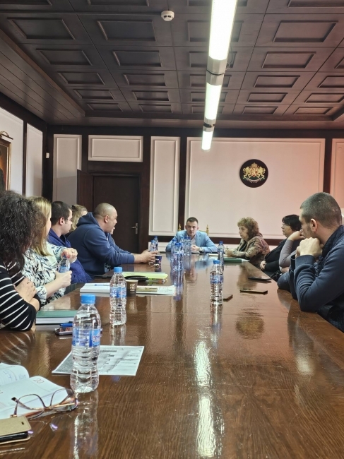 Сдружението „Любов с лапи“ ще си партнира с местната власт в Горна Оряховица за справяне с популацията от бездомни кучета