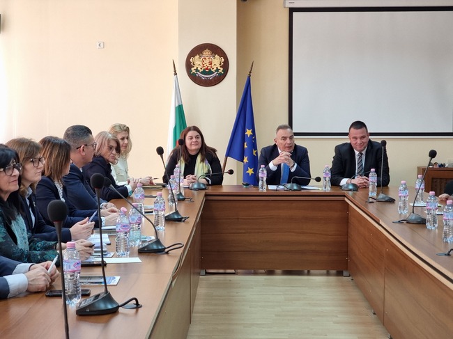 Нова методика за подпомагане на театрите по регионите ще влезе в сила след следващата година, каза в Кърджали министърът на културата