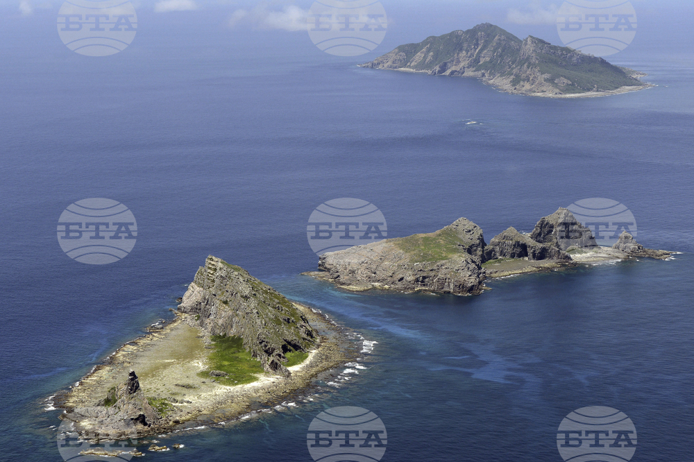 Китай съобщи, че негови плавателни съдове са преминали край контролираните от Япония спорни острови Сенкаку