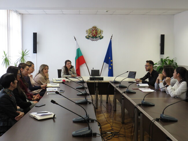 Студенти обсъдиха с екипа на Областна администрация възможностите за създаването на стажантска програма за работа на администрацията