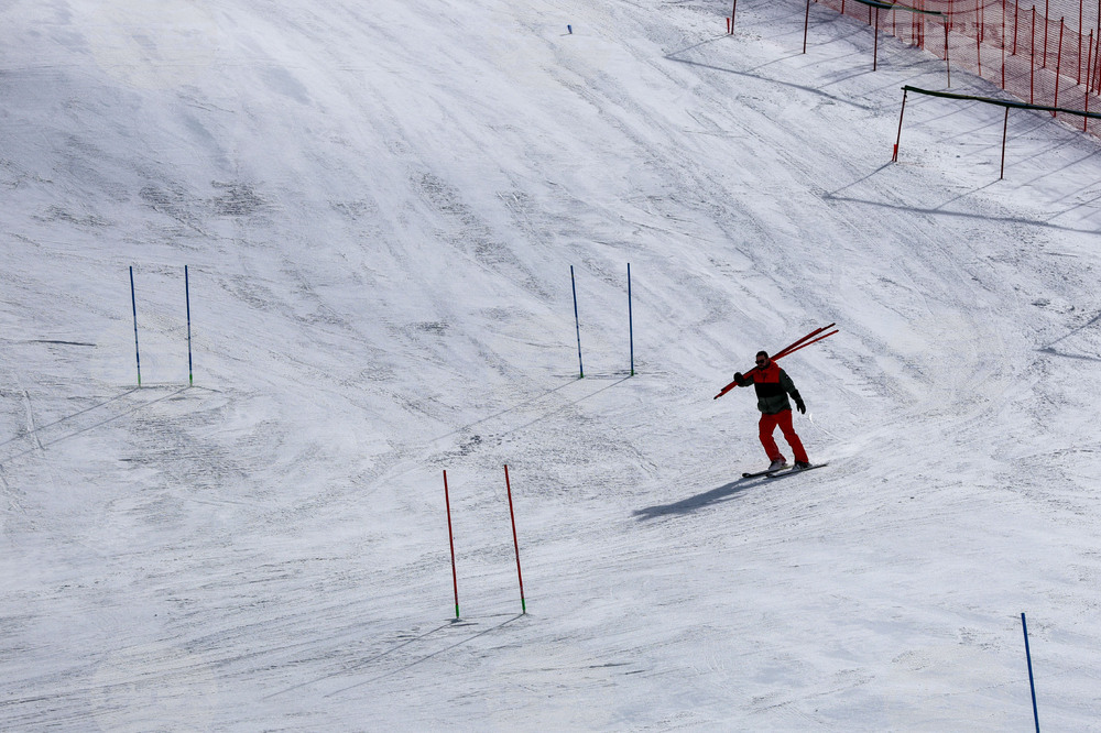 Дете на 14 години е било блъснато от моторна шейна на пистата в Банско