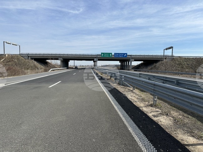 Променя се организацията на движение в участък от автомагистрала „Тракия“ в област Стара Загора поради премахване на растителност