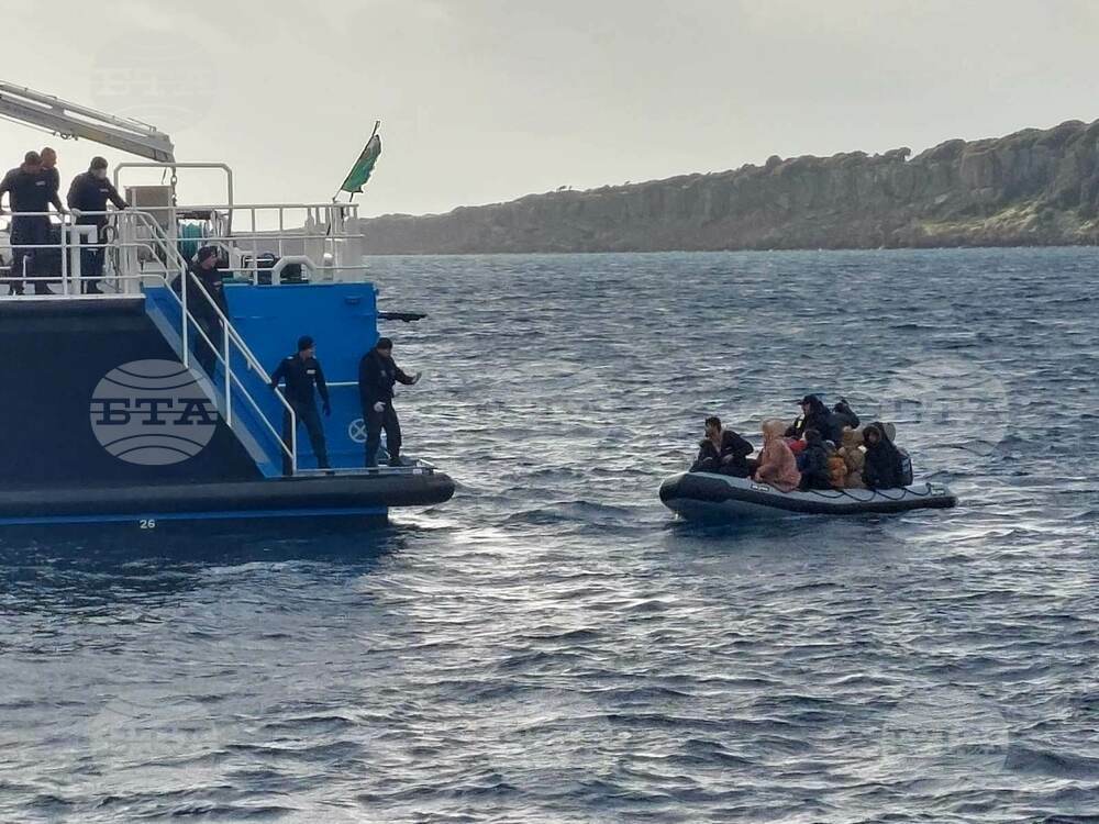 Bulgarian Patrol Vessel Rescues 44 Distressed Migrants near Greece's Lesbos Island