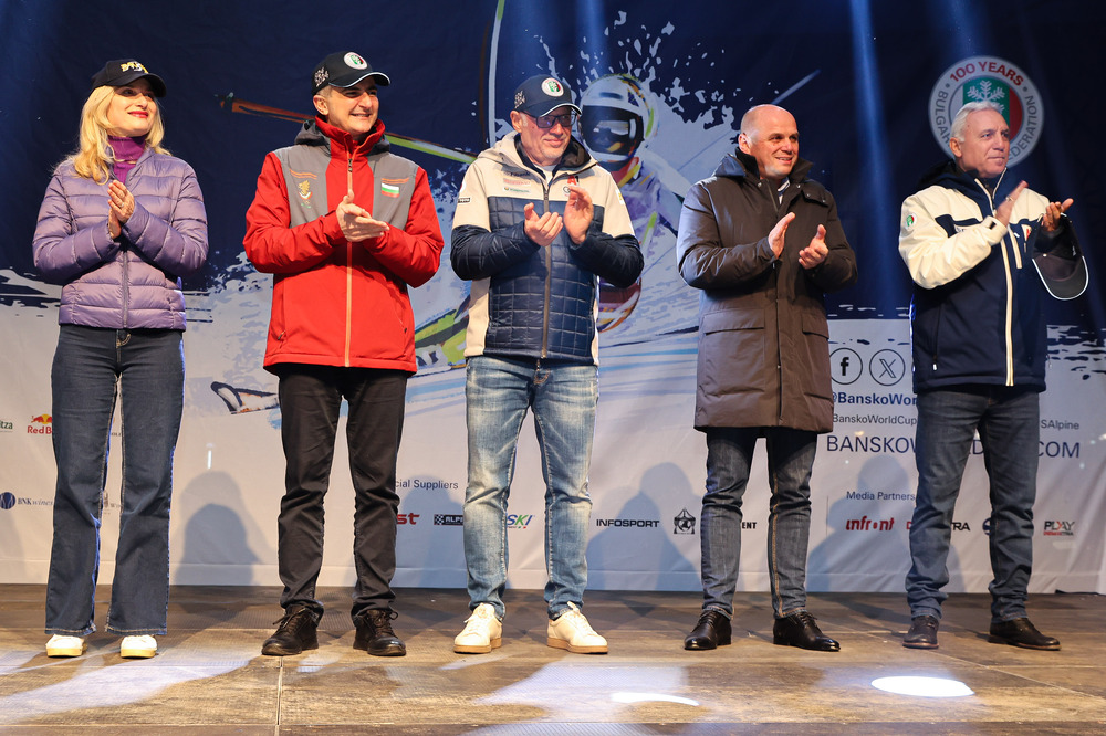 Министерство на младежта и спорта: Министър Илиев участва в откриването на стартовете от Световната купа по ски в Банско