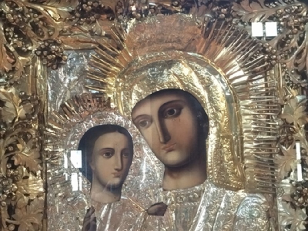 Старозагорски свещеник кани миряните да почетат иконата на Пресвета Богородица, наричана Троеручица, в храм „Света Троица“ утре