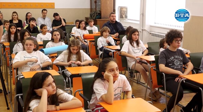 Българските антарктици направиха видеовръзка с деца от училище в София