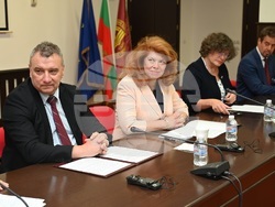 Илияна Йотова на откриването в Университета за национално и световно стопанство на летен научен семинар