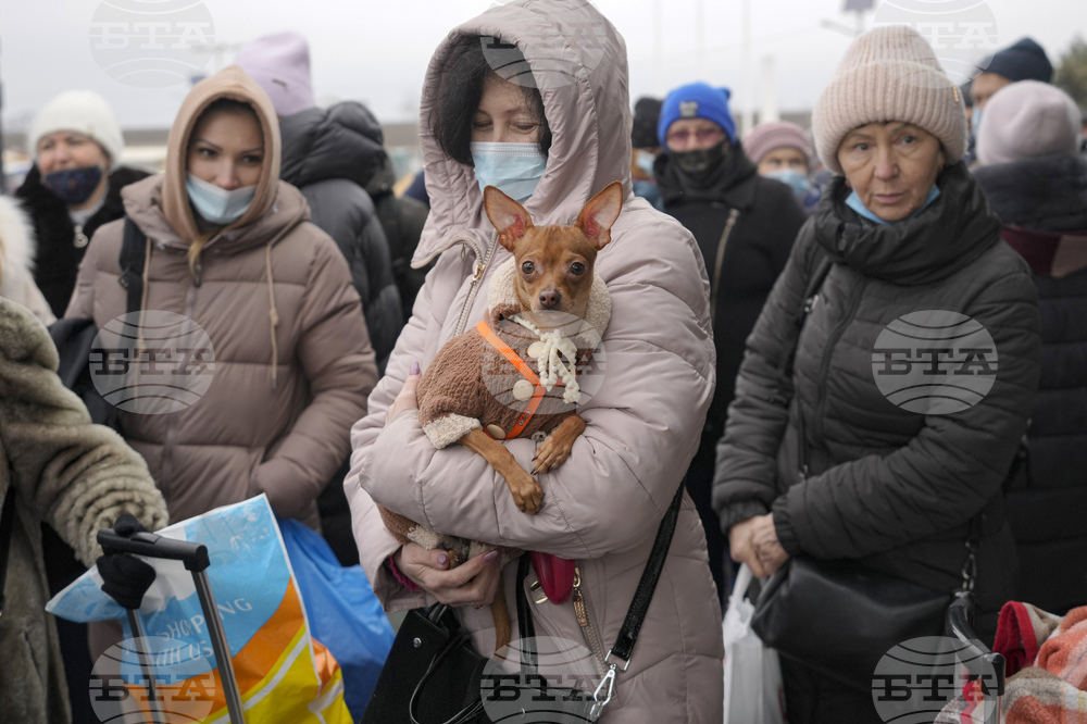 За три дни в Русия са влезли около 100 000 бежанци от Донбас