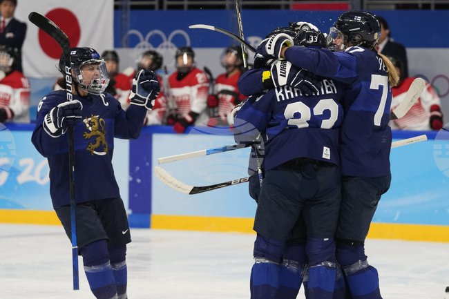 Финландия спечели третото място на турнира по хокей за жени