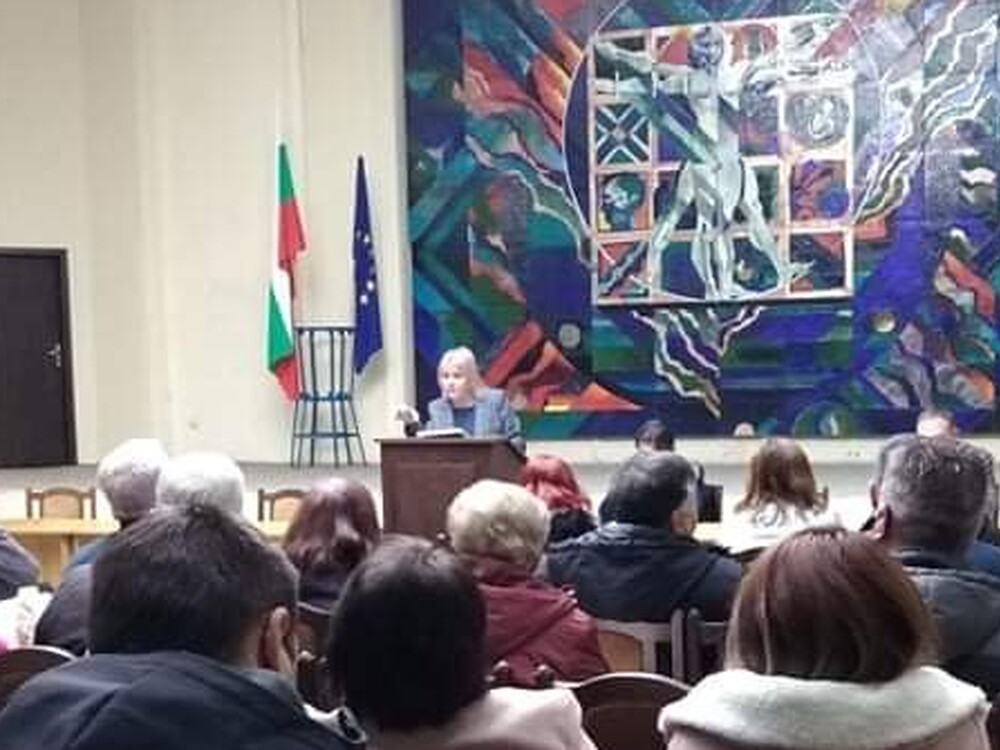 Мая Димитрова от Добрич: Благодарение на БСП са предвидени допълнително близо 50  млн. лв. за месечни семейни помощи за деца