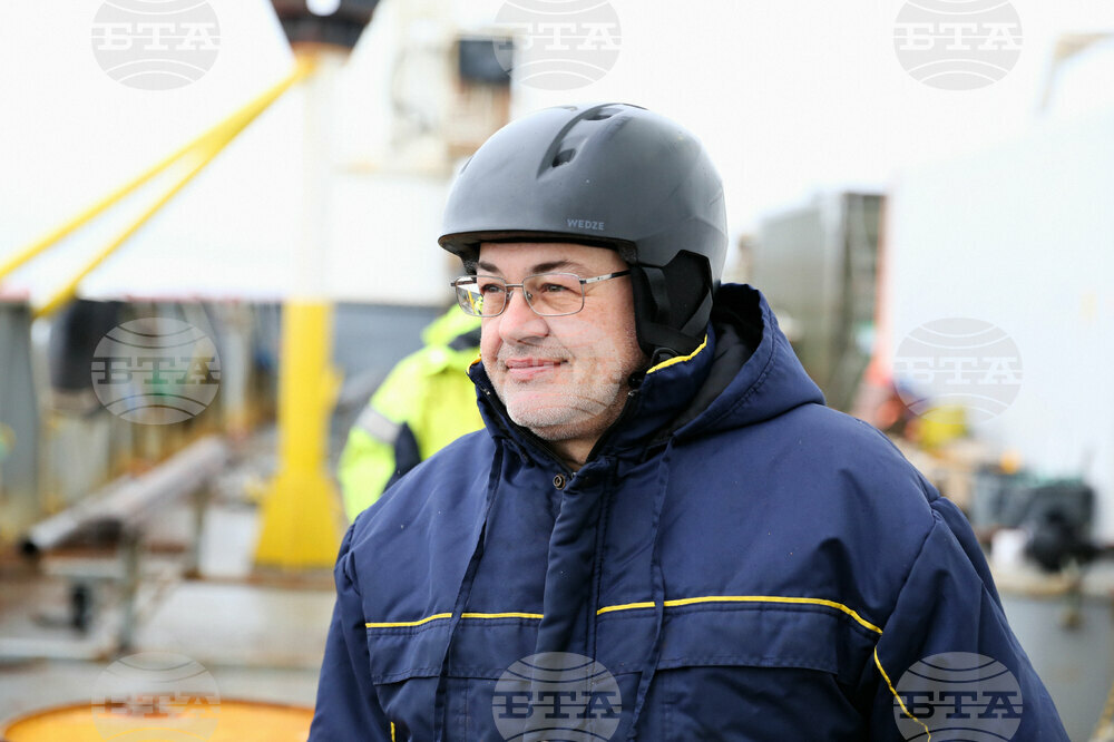 Национална антарктическа експедиция - Военен научноизследователски кораб "Св. св. Кирил и Методий" - НИК 421 - успешна мисия