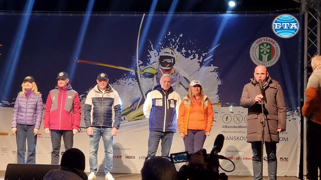 Световната купа по ски в Банско бе открита в присъствието на министрите на спорта и туризма, както и на футболната легенда Христо Стоичков
