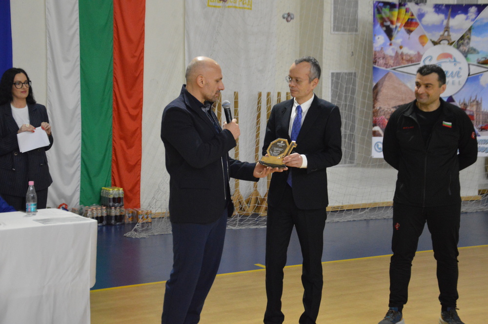 Община Благоевград: Кметът Методи Байкушев с плакет от Българската федерация по ММА