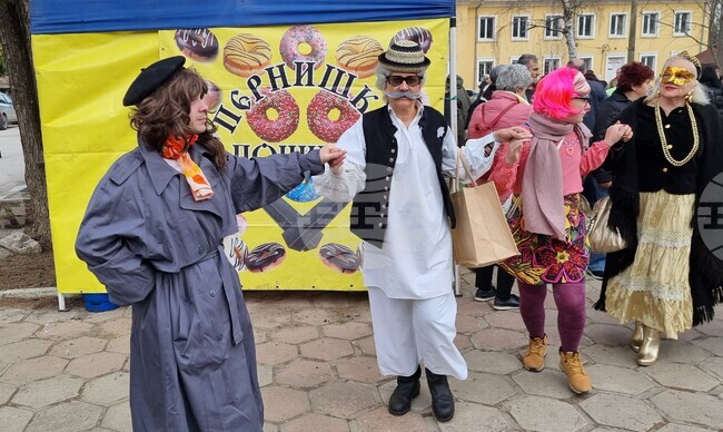 В белослатинското село Бърдарски геран показват над стогодишни банатски носии 